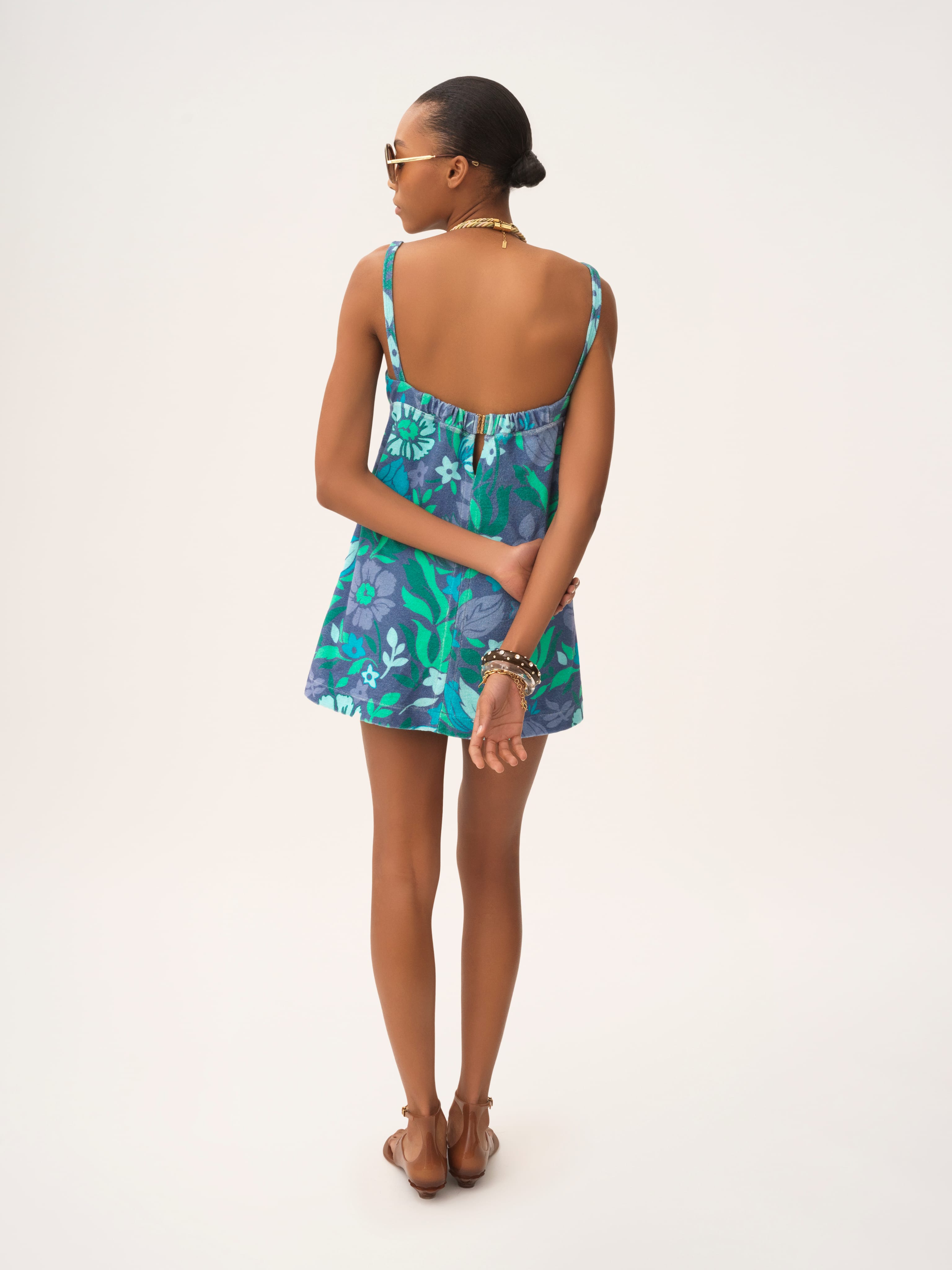 Elegant beach cover-up with matching accessories - B
