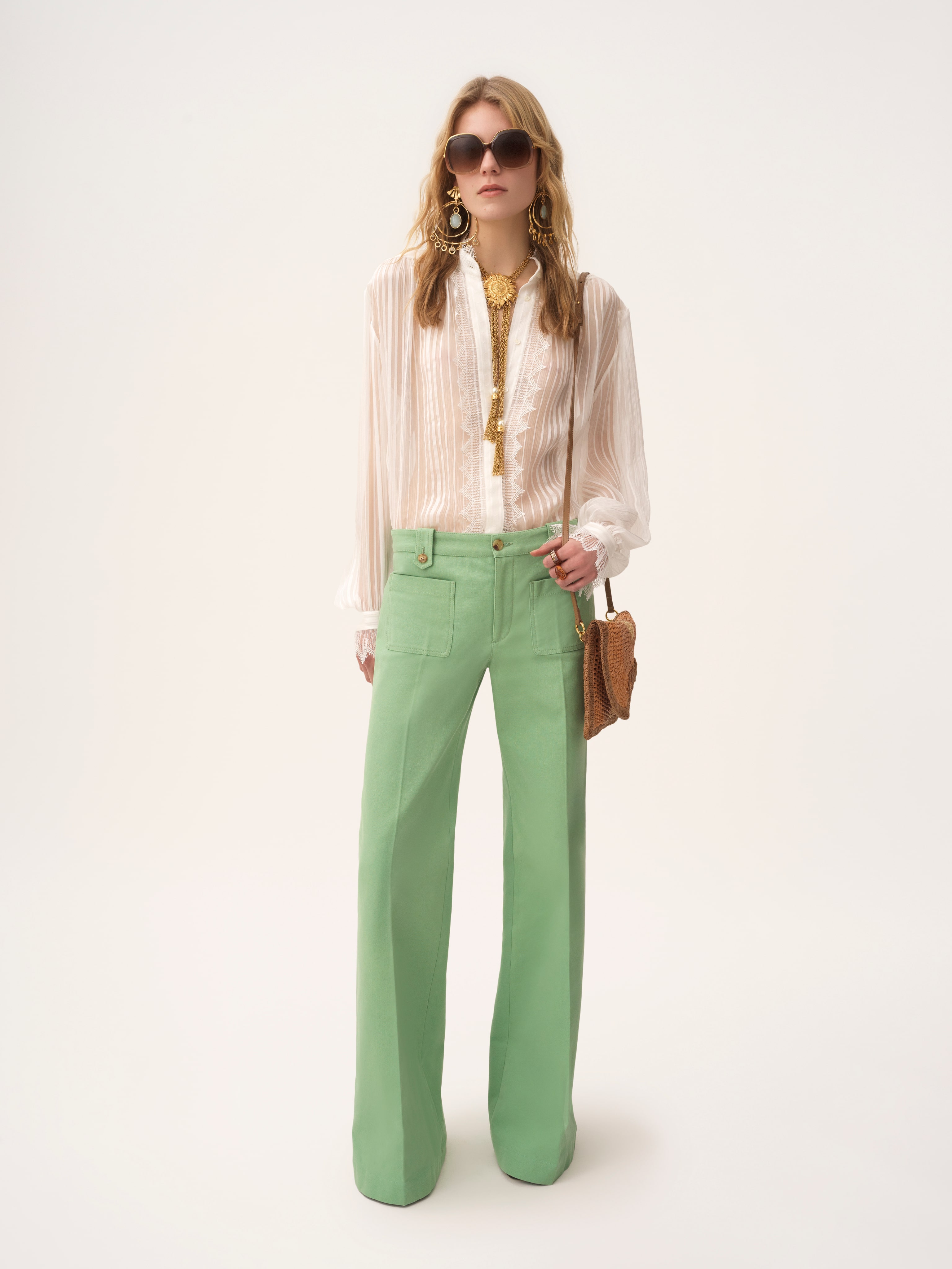 Summer green pant, white shirt, necklace and bag's look